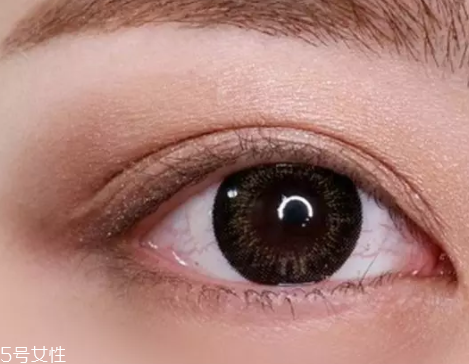 大地色眼影配什么顏色口紅？豆沙色超有氣質(zhì)