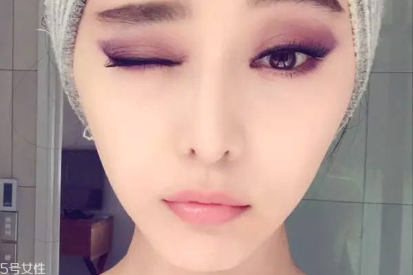 紫色眼影配什么口紅？配少女粉堪稱完美