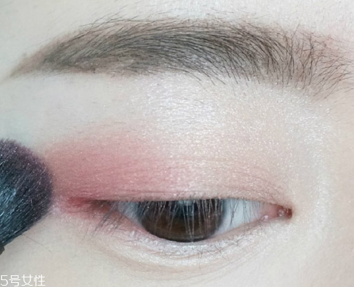 桃花妝用什么眼影好？3重色彩打造迷人眼妝