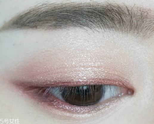 桃花妝用什么眼影好？3重色彩打造迷人眼妝