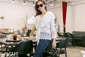 白色蕾絲上衣怎么搭配？女人味盡顯