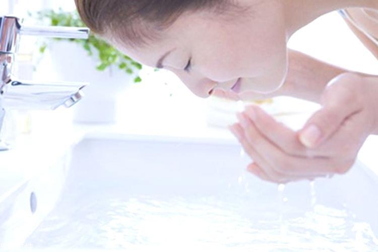 為什么油皮會變成干皮？三個油皮護膚誤區(qū)