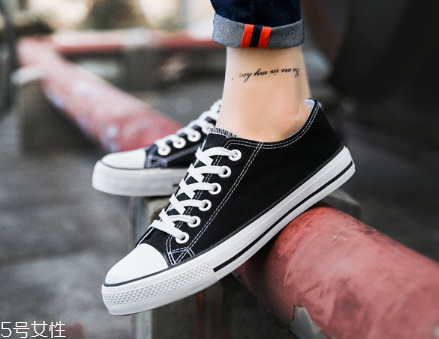 帆布鞋可以水洗嗎？帆布鞋應(yīng)該這樣洗