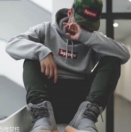 supreme衛(wèi)衣正品多少錢？全球哄搶的品牌
