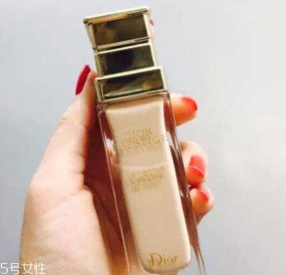 迪奧花蜜粉底液好用嗎？霧面美顏效果
