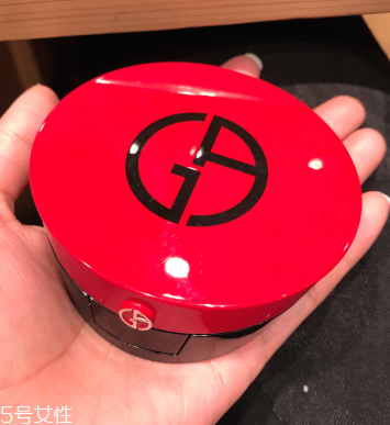 阿瑪尼和迪奧氣墊哪個(gè)好？迪奧花蜜氣墊vs阿瑪尼