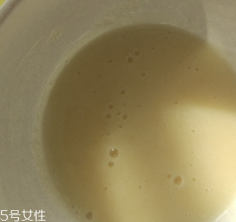 蜂王漿是什么味道？辣味跟酸味