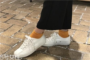 帆布鞋的白邊怎么刷才能白？白邊發(fā)黃這樣洗