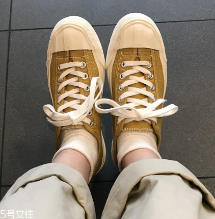 帆布鞋和板鞋有什么區(qū)別？帆布鞋板鞋大對(duì)比