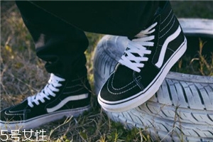 帆布鞋鞋幫發(fā)黃怎么辦？帆布鞋鞋幫要仔細清洗