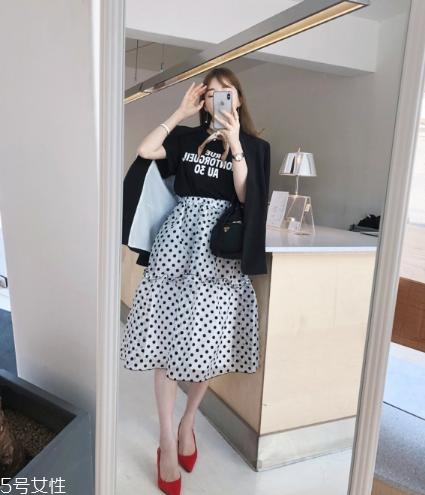 西裝配什么裙子好看？讓你美到挪不開眼