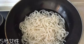 袋裝烏冬面怎么做好吃？地道日式烏冬面做法
