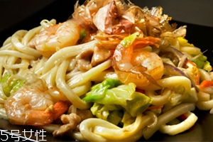 袋裝烏冬面怎么做好吃？地道日式烏冬面做法