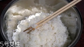 蟹籽壽司是真蟹籽嗎？認真你就輸了