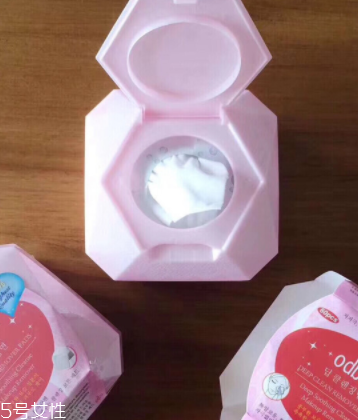 用完卸妝巾還用洗臉么？不洗凈會(huì)刺激皮膚