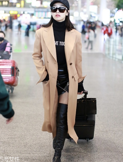 黑色打底衫怎么配衣服？時尚界的常青單品