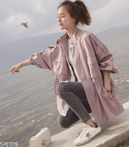 今年流行什么樣的風衣？這幾款少女感十足