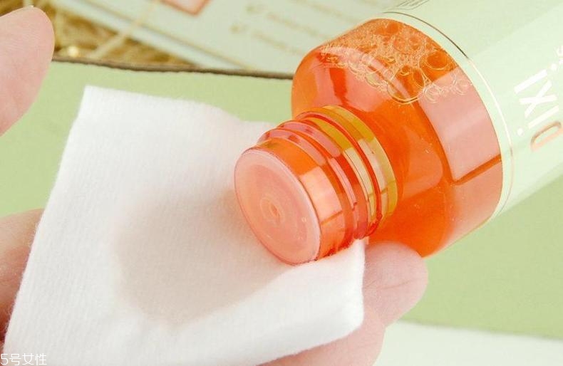 去角質(zhì)化妝水含酒精嗎？適合痘肌嗎？