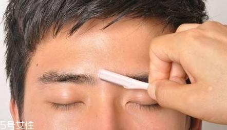 男生怎么化妝顯臉小？這4個(gè)地方化好秒帥