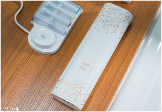 歐樂b電動(dòng)牙刷怎么樣？四個(gè)刷頭很好用