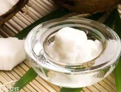 椰子油是什么顏色的？有兩種顏色