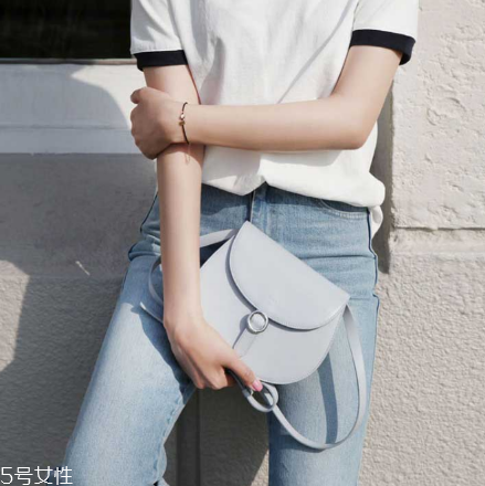 aiou是什么牌子？極簡(jiǎn)風(fēng)個(gè)性包袋