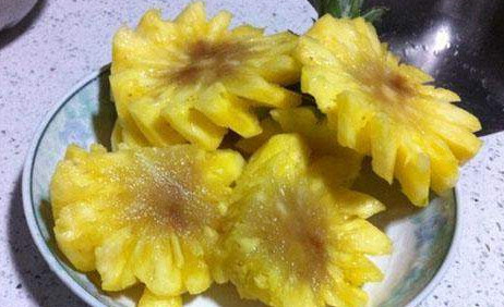 菠蘿里面發(fā)黑能吃嗎？切開菠蘿里面是黑色的怎么回事？