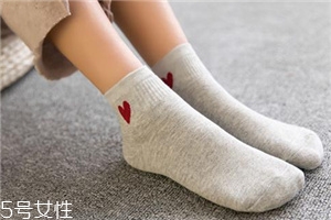 襪子能放在洗衣機洗嗎？襪子最好手洗