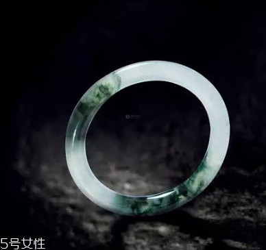 玉手鐲斷了怎么修復(fù)？玉手鐲佩戴要當(dāng)心