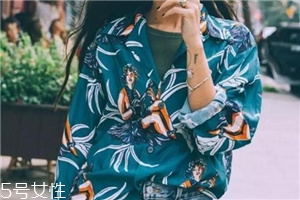 碎花衣服怎么搭配？美上天的秘密武器