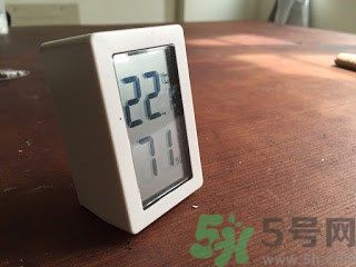 家里地板返潮怎么辦？墻上流水是怎么回事？