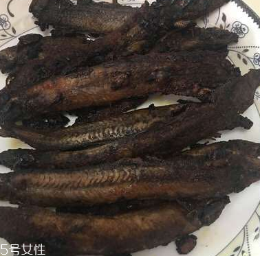 泥鰍會吃小魚嗎？這個是不會的