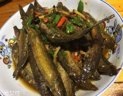 泥鰍會吃小魚嗎？這個是不會的