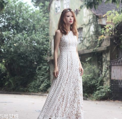 連衣裙搭配什么鞋子好看？處處散發(fā)迷人氣質(zhì)