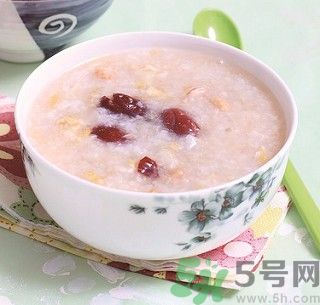 花生皮能不能吃？花生能和螃蟹一起吃嗎？