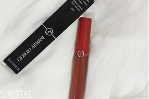 阿瑪尼紅管唇釉200是什么顏色？阿瑪尼紅管200唇部試色