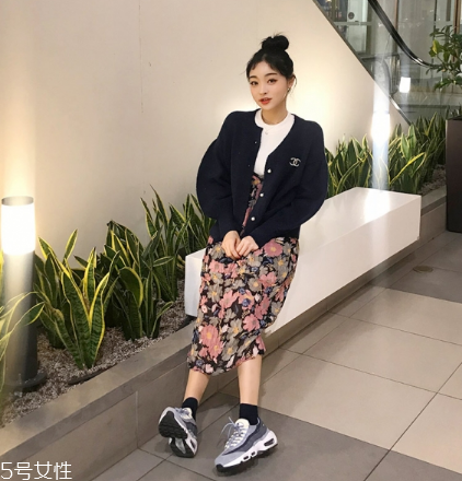 印花連衣裙配什么鞋子？印花連衣裙搭配鞋子圖片