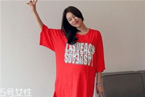 紅色t恤衫配什么褲子？紅色t恤這樣搭配褲子