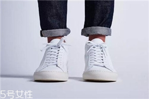 小白鞋可以用牙膏洗嗎？小白鞋用牙膏洗好處多