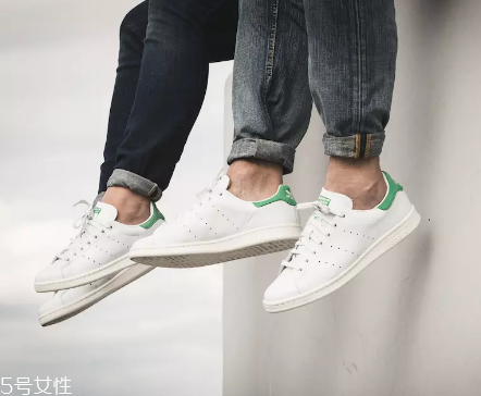 小白鞋可以用84洗嗎？慎用84洗小白鞋