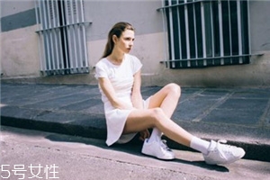 小白鞋磨腳后跟怎么辦？小白鞋磨腳問(wèn)題輕松解決