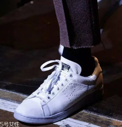 小白鞋曬黃了怎么辦？小白鞋曬黃了這樣恢復(fù)