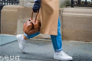 小白鞋蹭出黑條怎么辦？小白鞋黑印清洗方法