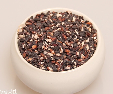 血糯米和黑米的區(qū)別 血糯米是黑米嗎？