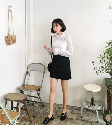 黑色半身裙怎么搭配？黑色半身裙搭配技巧
