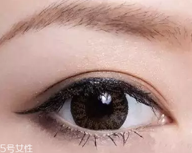 圓眼睛怎么畫下眼線 這么畫擺脫眼大無(wú)神