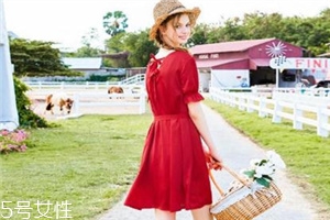 下半身胖怎么搭配衣服？下半身胖穿搭技巧