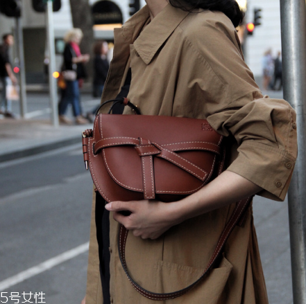 loewe gate bag多少錢？羅意威18新款馬鞍包價格