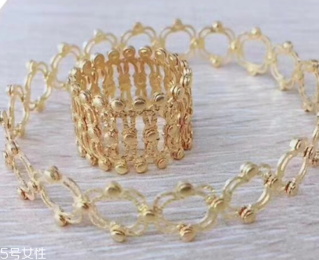 周大生伸縮戒指多少錢(qián)？周大生戒指變手鐲價(jià)格