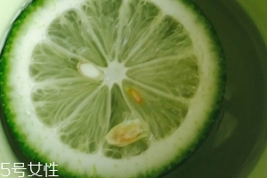 青檸檬可以敷臉嗎？青檸檬敷臉能美白嗎？